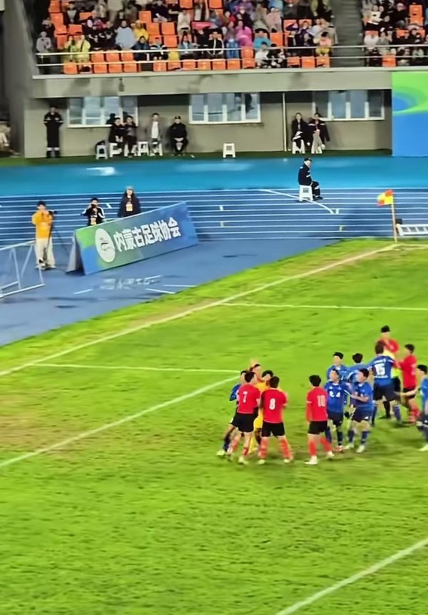 配资股网站 蒙超联赛赤峰队VS包头队比赛，差点上演全武行