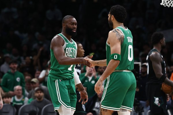 正规的配资网站 马祖拉：塔图姆和布朗非常成熟 他们的心态始终沉稳从容