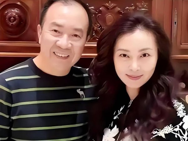 配资导航之家 侯耀文尸骨未寒，师侄就娶了他娇妻！19年过去，报应来得猝不及防